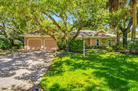 1027 Mangrove Ln, Vero Beach, FL 32963