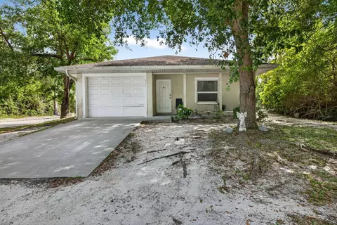 925 SW 11th St SW, Vero Beach, FL 32962