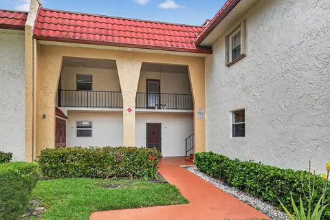 211 Lake Dora Dr, West Palm Beach, FL 33411