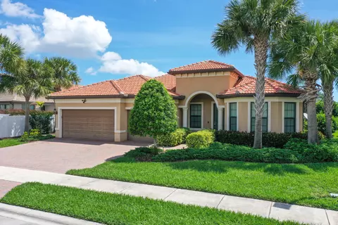 301 SE Huntington Cir, Port Saint Lucie, FL 34984