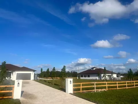 2324 Deer Run Trl, The Acreage, FL 33470