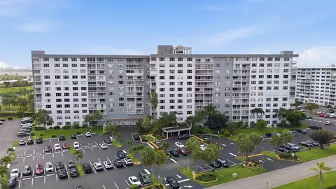 3800 Hillcrest Dr #310, Hollywood, FL 33021