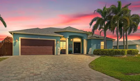561 SW Prater Ave, Port Saint Lucie, FL 34953
