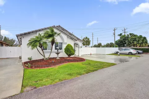 7635 NW 168th Ter, Hialeah, FL 33015