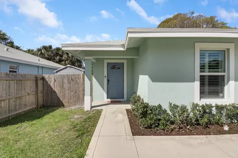 3121 Pinewood Ave, West Palm Beach, FL 33407