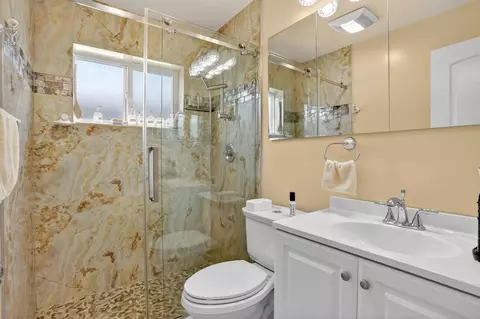 Bath - 6945 NW 14th St, Margate, FL 33063 photo 2 of 3