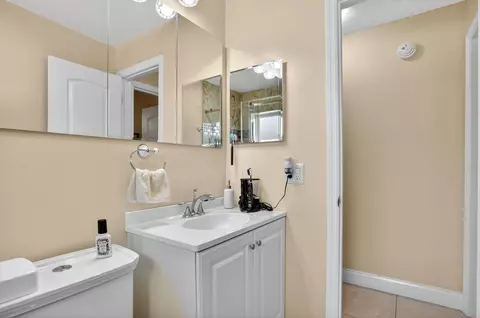 Bath - 6945 NW 14th St, Margate, FL 33063 photo 3 of 3