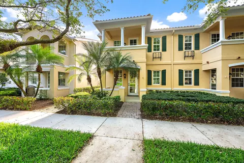 3372 Greenway Dr, Jupiter, FL 33458