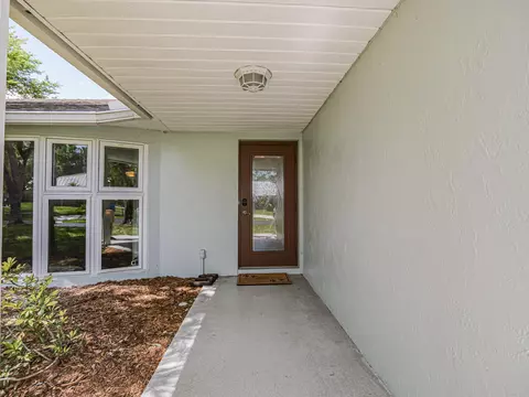 595 45th Ct, Vero Beach, FL 32968