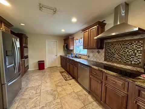 Kitchen - 4003 SE 26th St, Okeechobee, FL 34974 photo 1 of 2