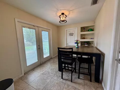 Dining - 4003 SE 26th St, Okeechobee, FL 34974 photo 1 of 1