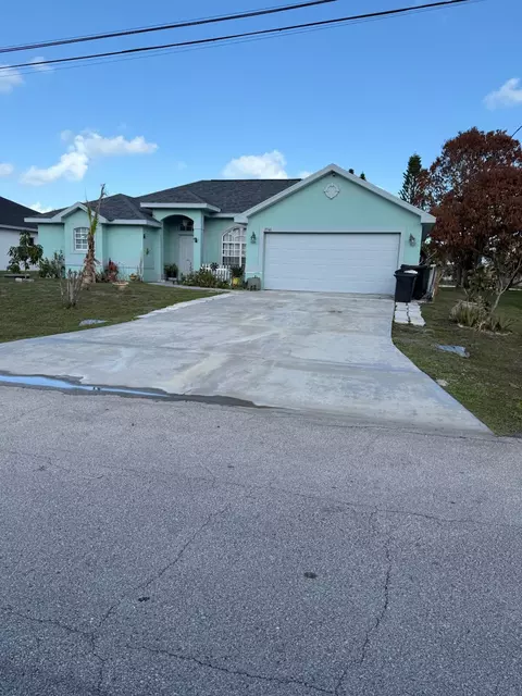2541 SE Rock Springs Dr, Port Saint Lucie, FL 34952