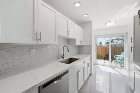 10875 NW 29th Mnr #8, Sunrise, FL 33322
