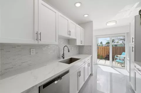 10875 NW 29th Mnr #8, Sunrise, FL 33322
