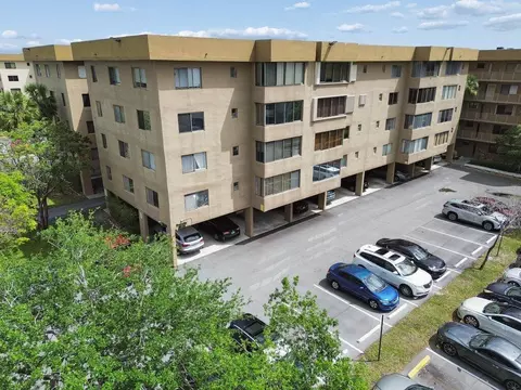 8030 Hampton Blvd #404, North Lauderdale, FL 33068