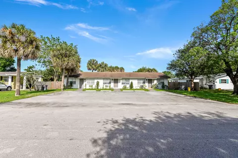 9350 Sun Ct, West Palm Beach, FL 33403