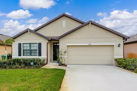 6289 NW Regent St, Port Saint Lucie, FL 34983