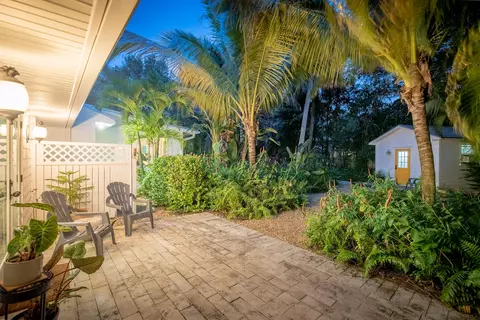 Exterior - 547 SW Riverview St, Stuart, FL 34994 photo 5 of 17