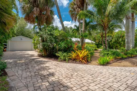 Exterior - 547 SW Riverview St, Stuart, FL 34994 photo 10 of 17