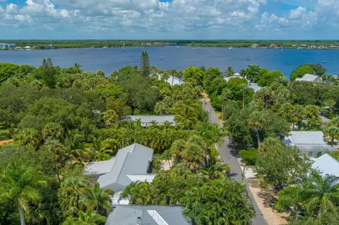 View/Area - 547 SW Riverview St, Stuart, FL 34994 photo 2 of 9