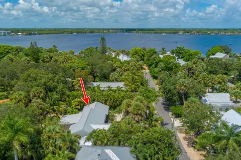 View/Area - 547 SW Riverview St, Stuart, FL 34994 photo 1 of 9