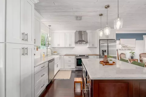Kitchen - 547 SW Riverview St, Stuart, FL 34994 photo 3 of 5