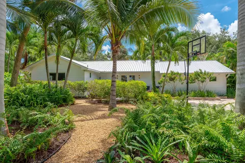 Exterior - 547 SW Riverview St, Stuart, FL 34994 photo 12 of 17