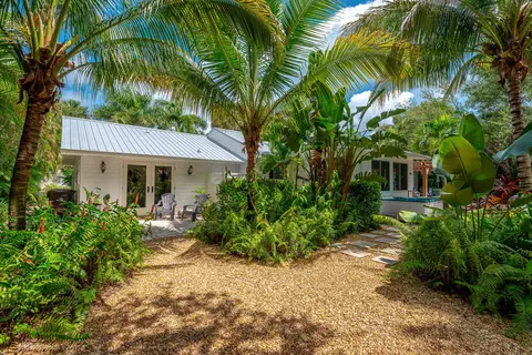 Exterior - 547 SW Riverview St, Stuart, FL 34994 photo 17 of 17
