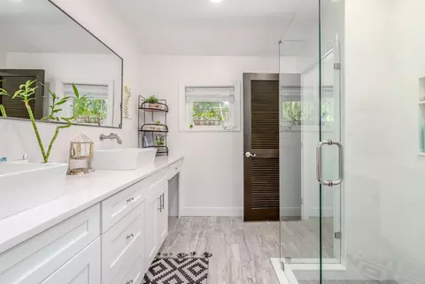 Bath - 547 SW Riverview St, Stuart, FL 34994 photo 1 of 5