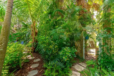 Exterior - 547 SW Riverview St, Stuart, FL 34994 photo 15 of 17