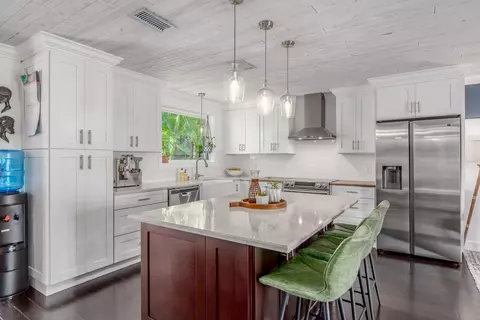 Kitchen - 547 SW Riverview St, Stuart, FL 34994 photo 2 of 5