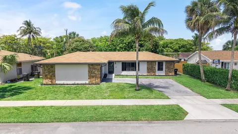 1820 17th Ct N, Lake Worth Beach, FL 33460