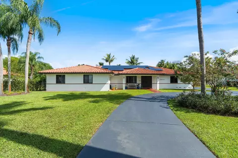13821 Alexandria Ct, Davie, FL 33325