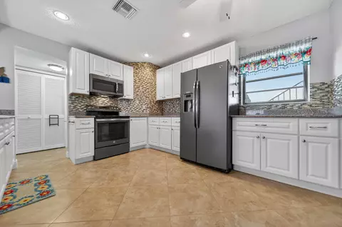 Kitchen - 4083 SE Centerboard Ln #3-A, Stuart, FL 34997 photo 1 of 4