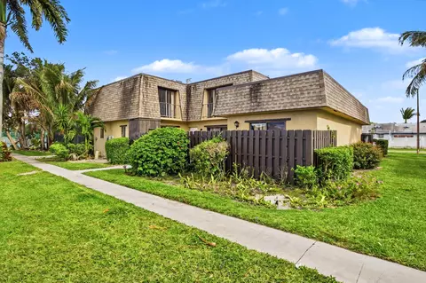 4102 Waterview Cir, Palm Springs, FL 33461