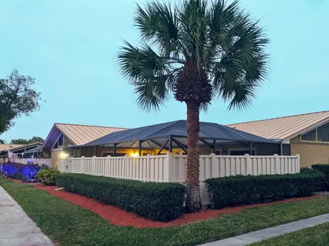 5513 Eagle Lake Dr, Palm Beach Gardens, FL 33418
