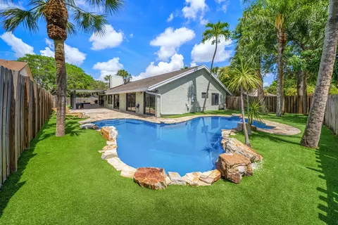 1061 Bayberry Point Dr, Plantation, FL 33324