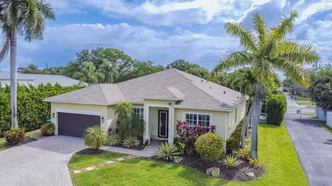 48 Lake Eden Dr, Boynton Beach, FL 33435