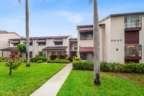5040 Rose Hill Dr #204, Boynton Beach, FL 33437
