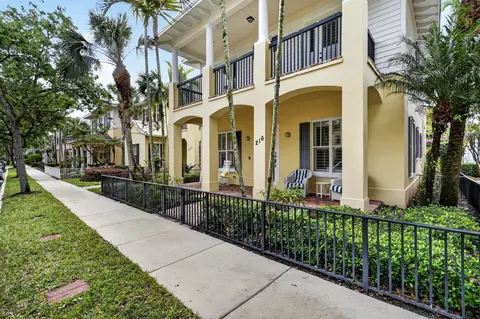 216 W Bay Cedar Cir, Jupiter, FL 33458
