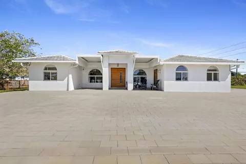 13621 SW 16th St, Davie, FL 33325