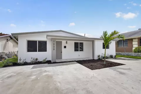 1225 W 32 St, Riviera Beach, FL 33404