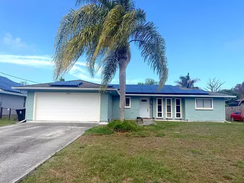 441 SE Glenwood Dr, Port Saint Lucie, FL 34984
