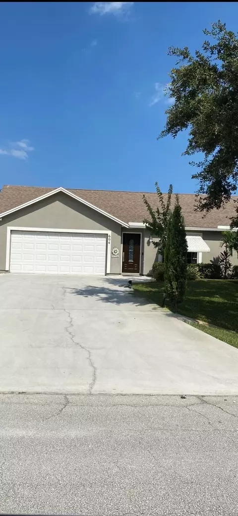 604 SW Columbus Dr, Port Saint Lucie, FL 34953