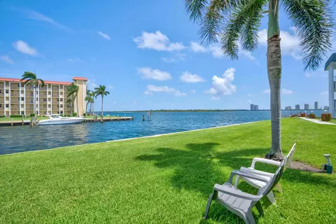111 Shore Ct #305, North Palm Beach, FL 33408