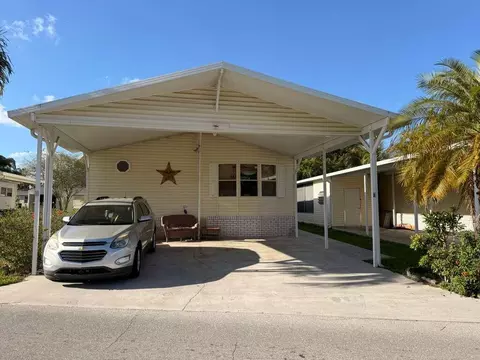 2 S 4 Seasons Rd, Palm Beach Gardens, FL 33410