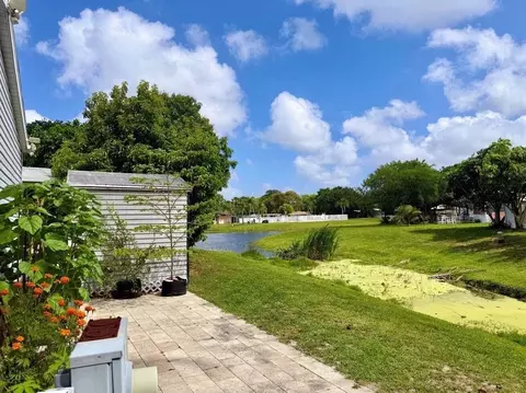 135 Parkside Ct, Coconut Creek, FL 33073