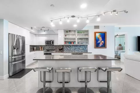 2650 Lake Shore Dr #701, West Palm Beach, FL 33404