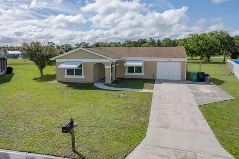 2042 SE Oxmoor Ter, Port Saint Lucie, FL 34952