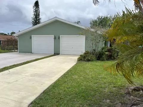 1438 SE Larkwood Cir, Port Saint Lucie, FL 34952